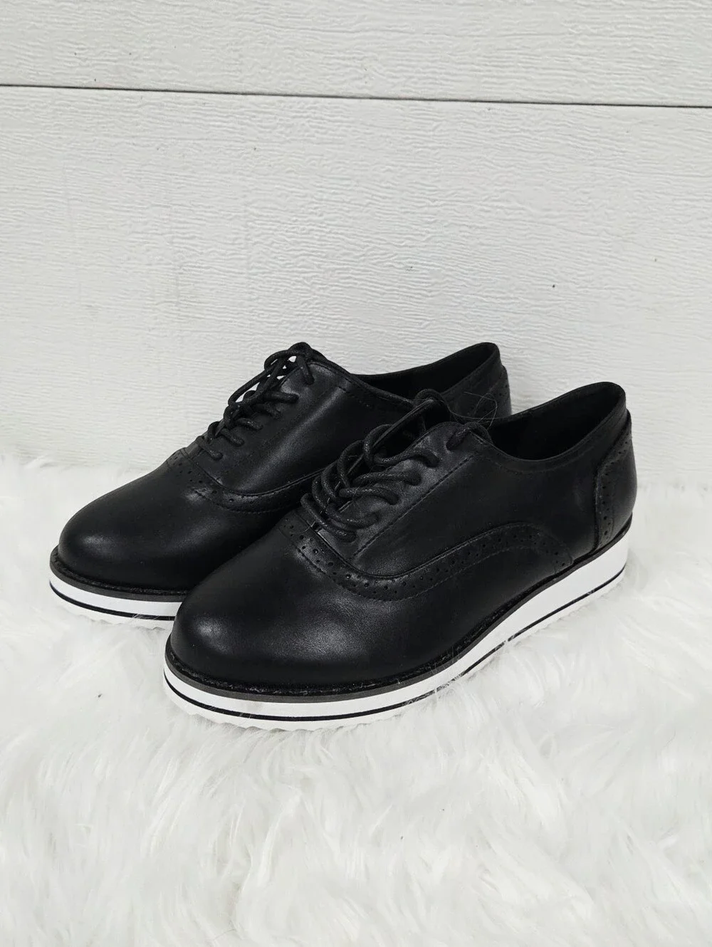 Torrid 8 extra wide Black Lace-Up Casual Oxfords